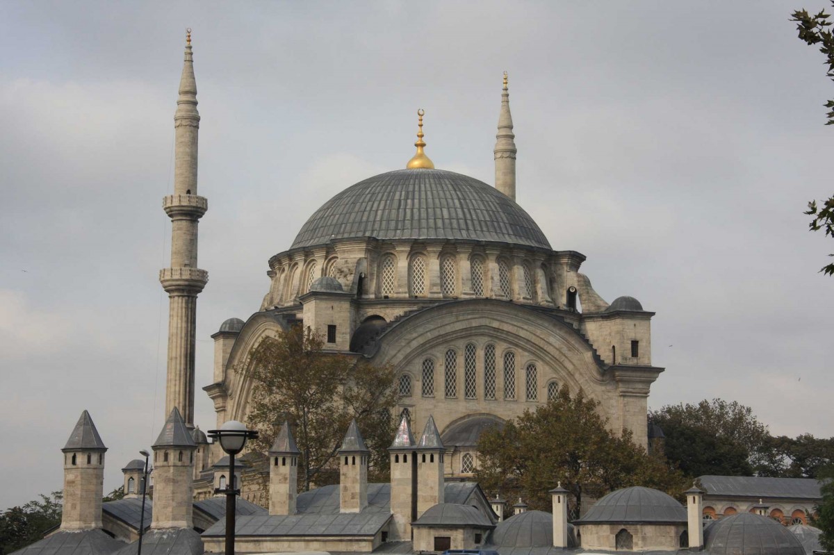 The Nuruosmaniye Mosque is considered as one of the finest examples of ottoman baroque style architecture.