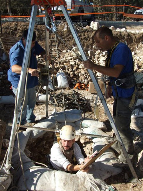 Two skeletons found in Neolithic well