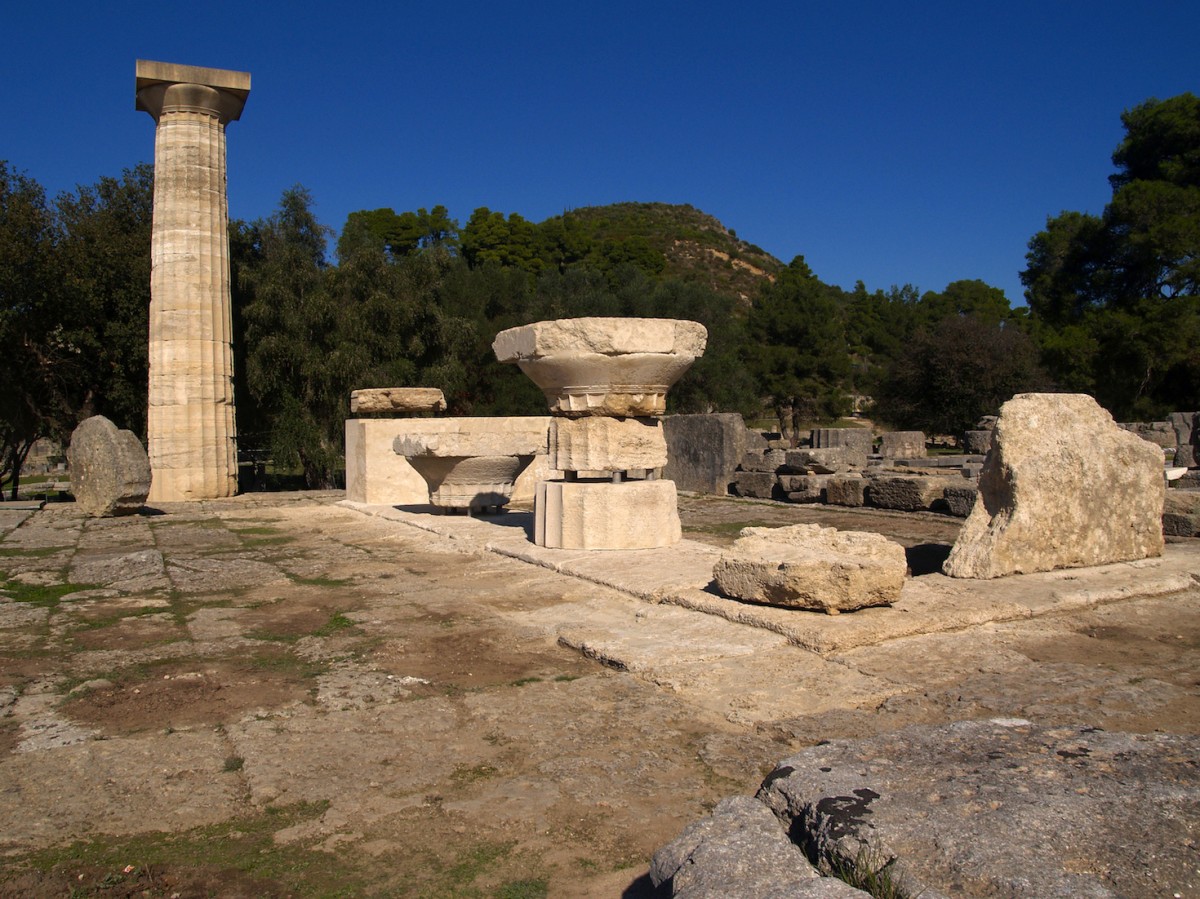 Fig. 6. View of the Temple of Zeus after completion of the restoration works. Photo: R. Senff. (© DAI)