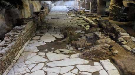 One of the finds which came to light during the metro construction works in Thessaloniki is a 76-metre section of the city’s main paved road (decumanus). 