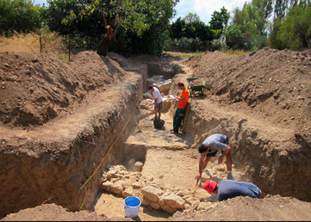 Εxploratory trenche opened at Amarynthos by the Swiss School of Archaeology in Greece.