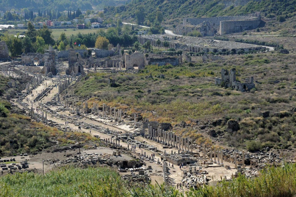 Archaeological work in the ancient city has been continuing for 65 years, and many columns along the city’s streets have been successfully restored. (Photo Credit: WikiCommons)