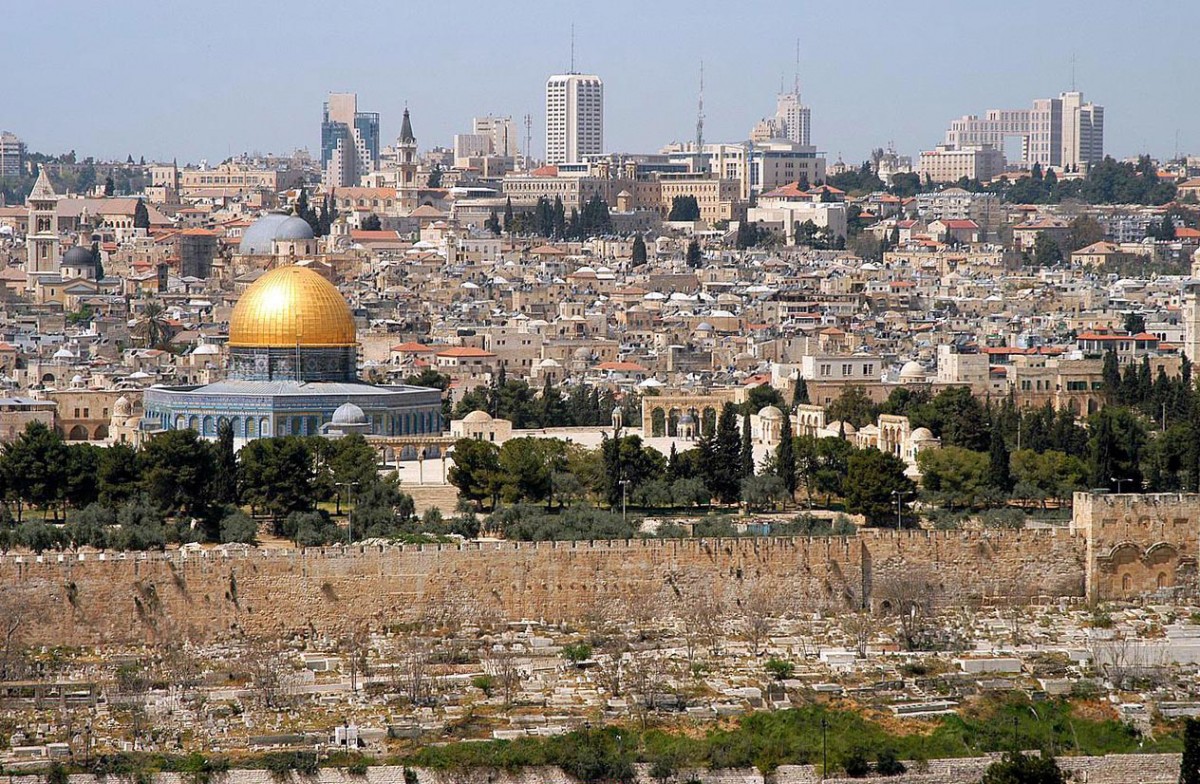 General view of Jerusalem, with the Temple Mount in the foreground. 