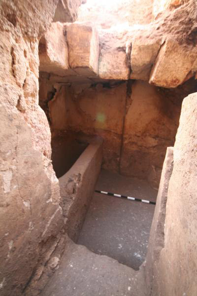  Unusual for the period, a bath chamber with a bathtub was found buried at Mt. Zion first-century mansion site, connected to the structure's mikveh.Credit: Shimon Gibson.