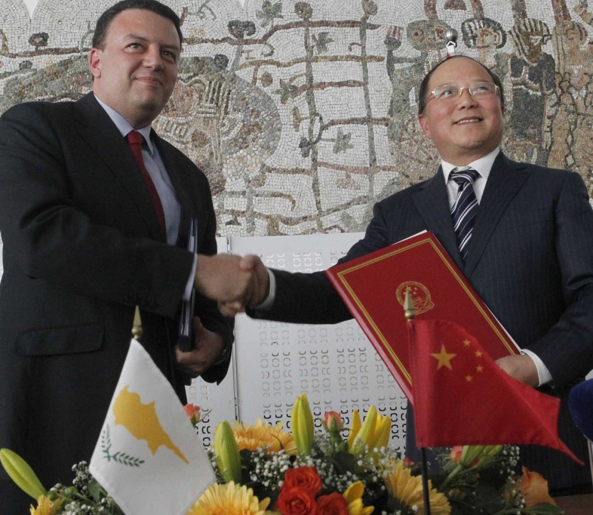 Signing of an agreement of cooperation between Cyprus and China for the prevention of theft, clandestine excavations and the illegal import and export of cultural goods between the two countries.