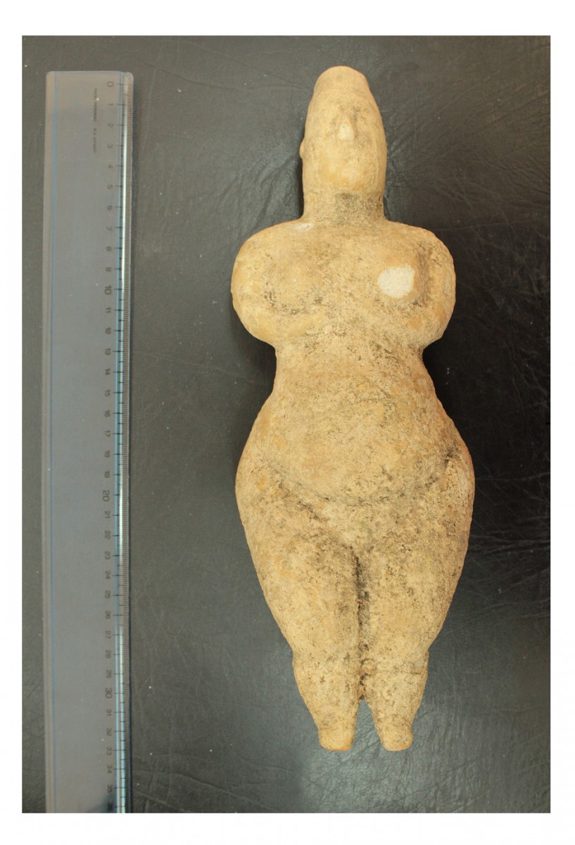 The 30 cm high Neolithic figurine.