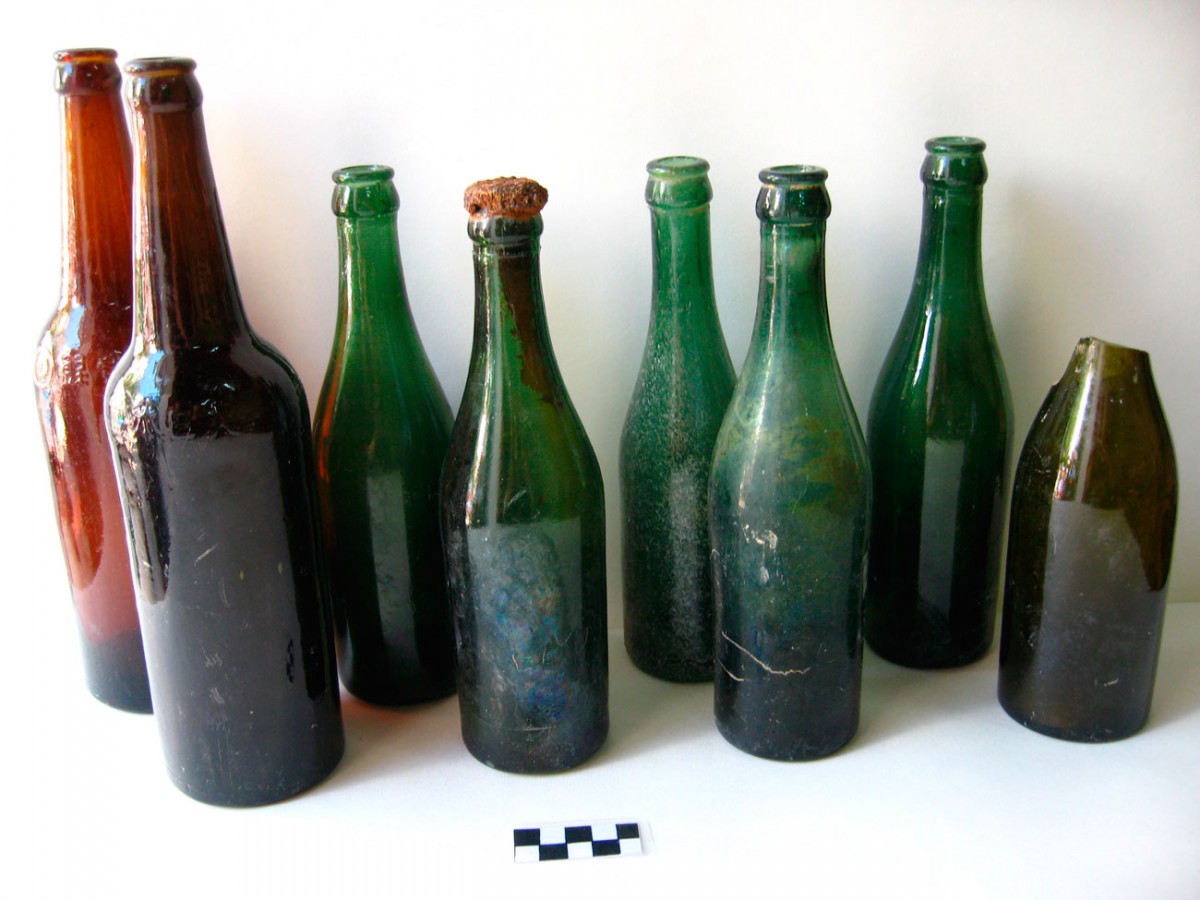 Fig. 10. Wine bottles found in the trench of the Allies on Koukonisi.