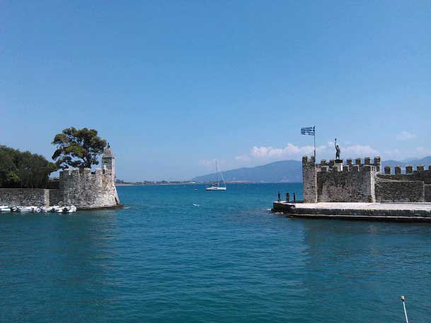 The entrance of the port in Lepanto.