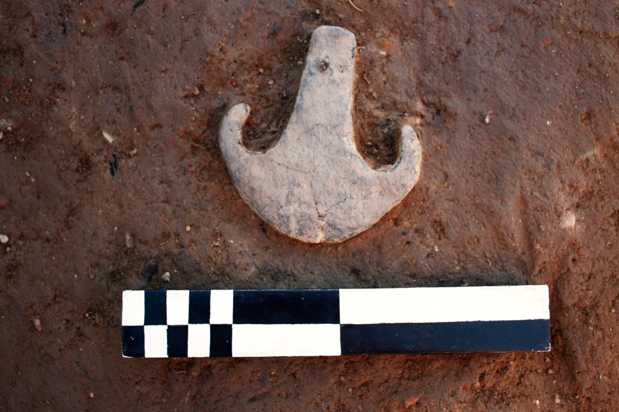 Fig. 8. Keryneia: Clay anchor-shaped object.