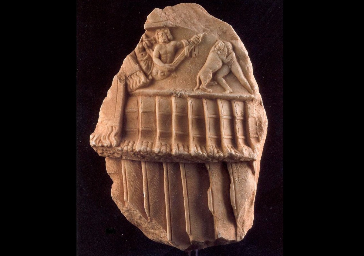 Fig. 5. Part of a huge marble statue. It had been found in the 1904 excavations at the Amphiaraeion and subsequently stolen in 1993. The search lasted 13 years till, in 2004, it was found in an auction house in Munich. It was repatriated in May 2004. (©YPPOA/DTPPA)