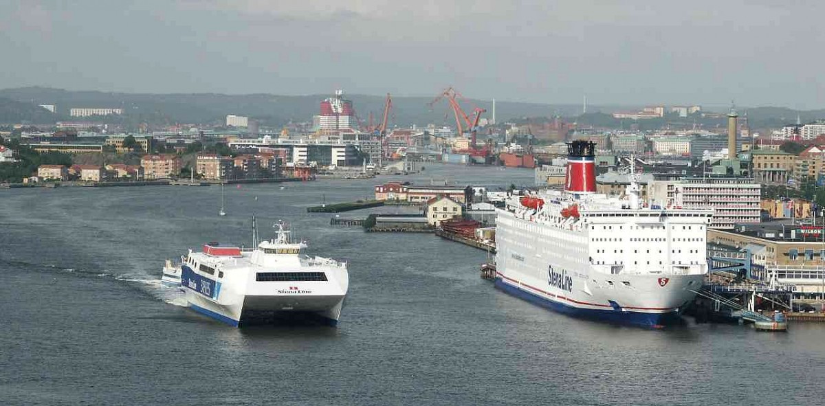 Gothenburg harbour seen from the Älvsborg bridge. (Wikimedia Commons)