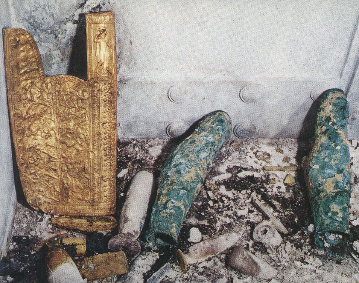 Fig. 3. Some of the burial goods from the antechamber, which were put in front of the marble door between the antechamber and the chamber. One can see the mismatched gilted greaves.