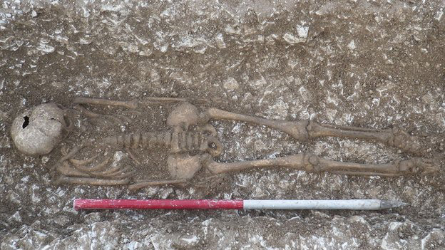 Along with the female skeleton were found the remains of a 10-year-old child and two males with sword wounds. Photo: BBC News.