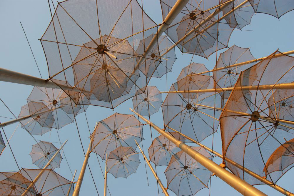 The “Umbrellas” by George Zongolopoulos travel in the Far East!