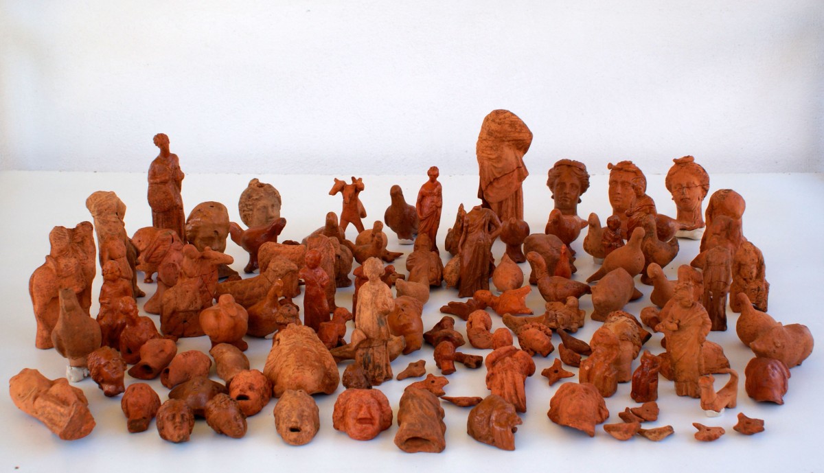 Fig. 3. Clay figurines from the depositor.