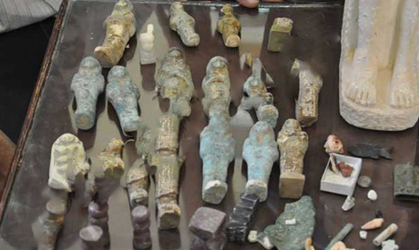 17 authentic Islamic coins, 12 Ancient Egyptian ushabti figurines and a replica statue were found hidden inside an oven in the gang leader’s home in Abu Sir.