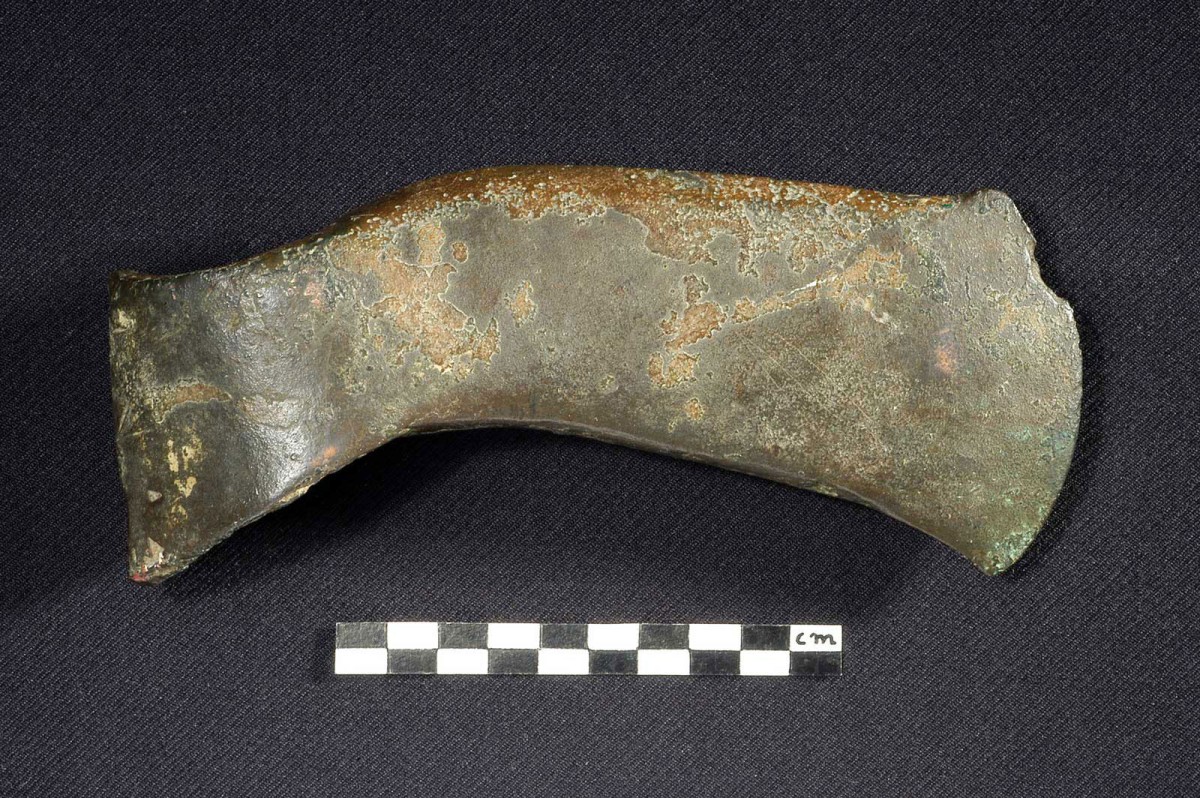 Fig. 7. One-edged bronze axe belonging to Early Bronze Age from Lofiskos, Ioannina. (Source: author’s archive)