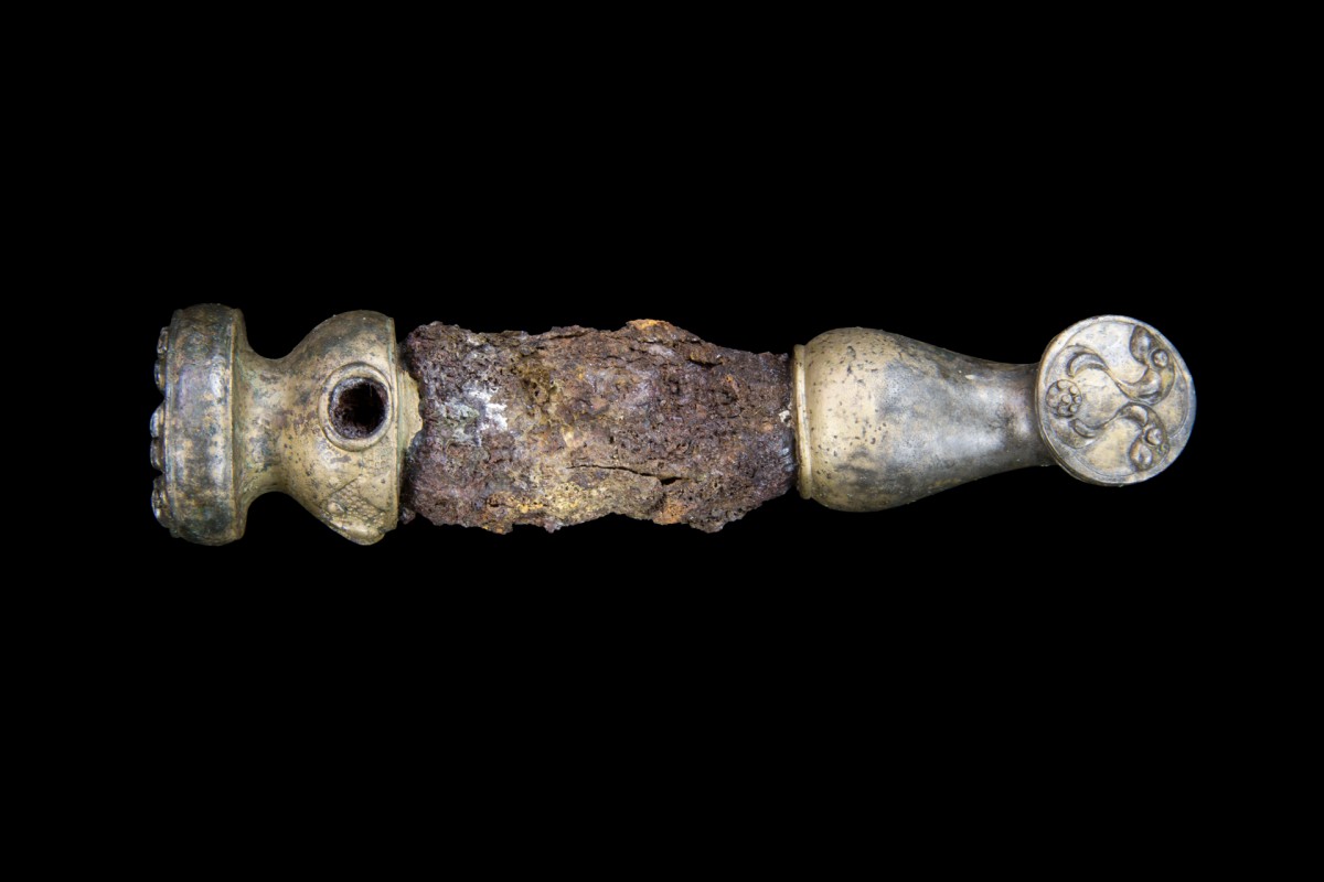 Fig. 2. Chariot linch pin from the side, showing decoration at the lower end. Credit: University of Leicester. 