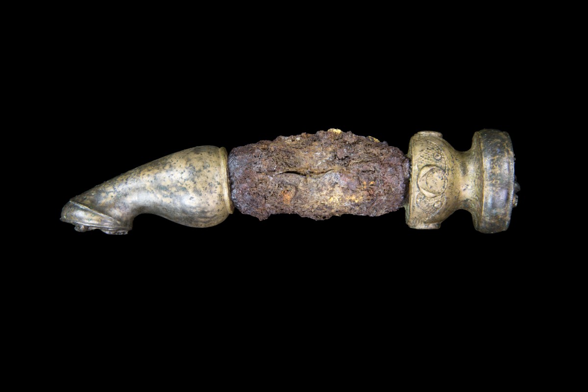 Fig. 3. Chariot linch pin, showing overall ‘J’ shape and decoration towards the top. Credit: University of Leicester. 