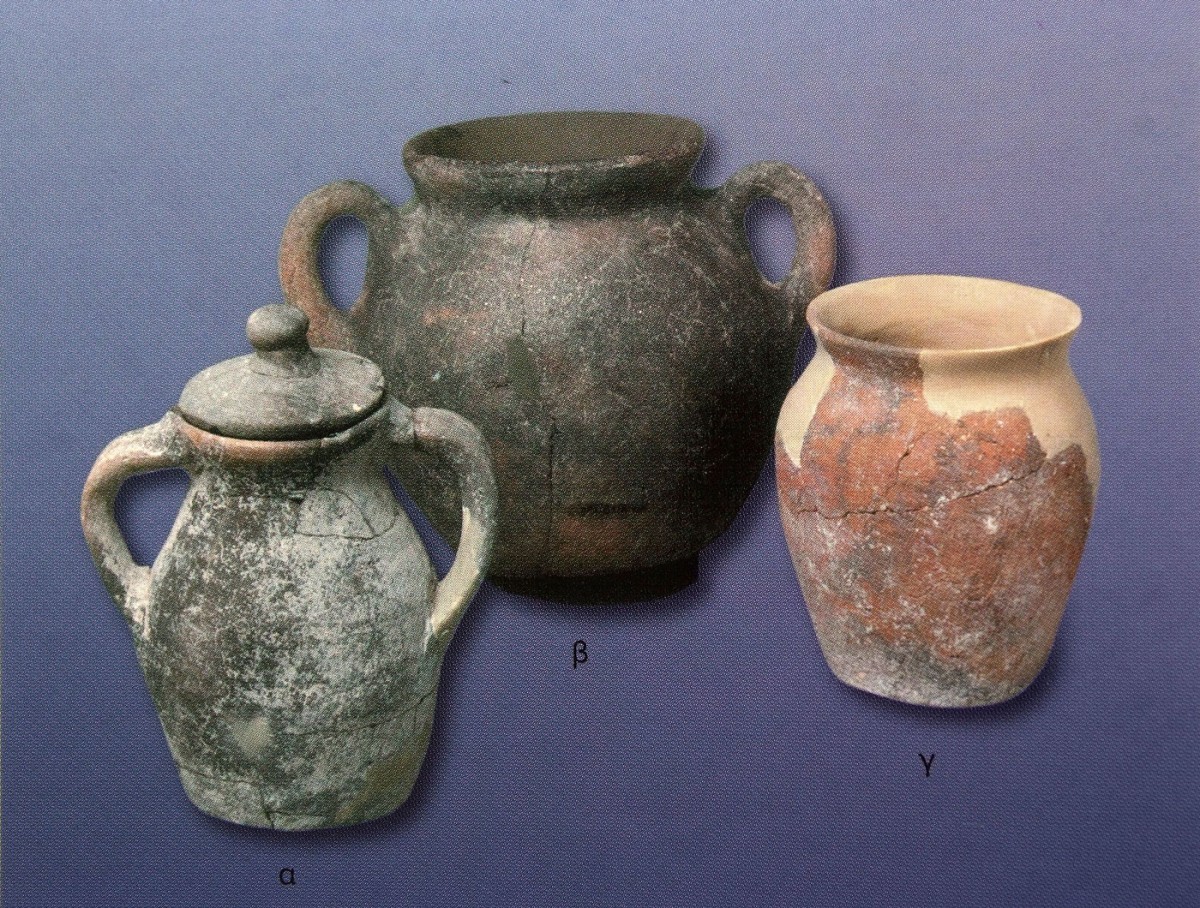 Fig. 12. “Cauldrons”: utensils for preparing εκζεστών ζωμών (boiled broths) (cooking utensils of the 7th to the 9th century), Βυζαντινών Διατροφή και Μαγειρείαι (2005), p. 112.