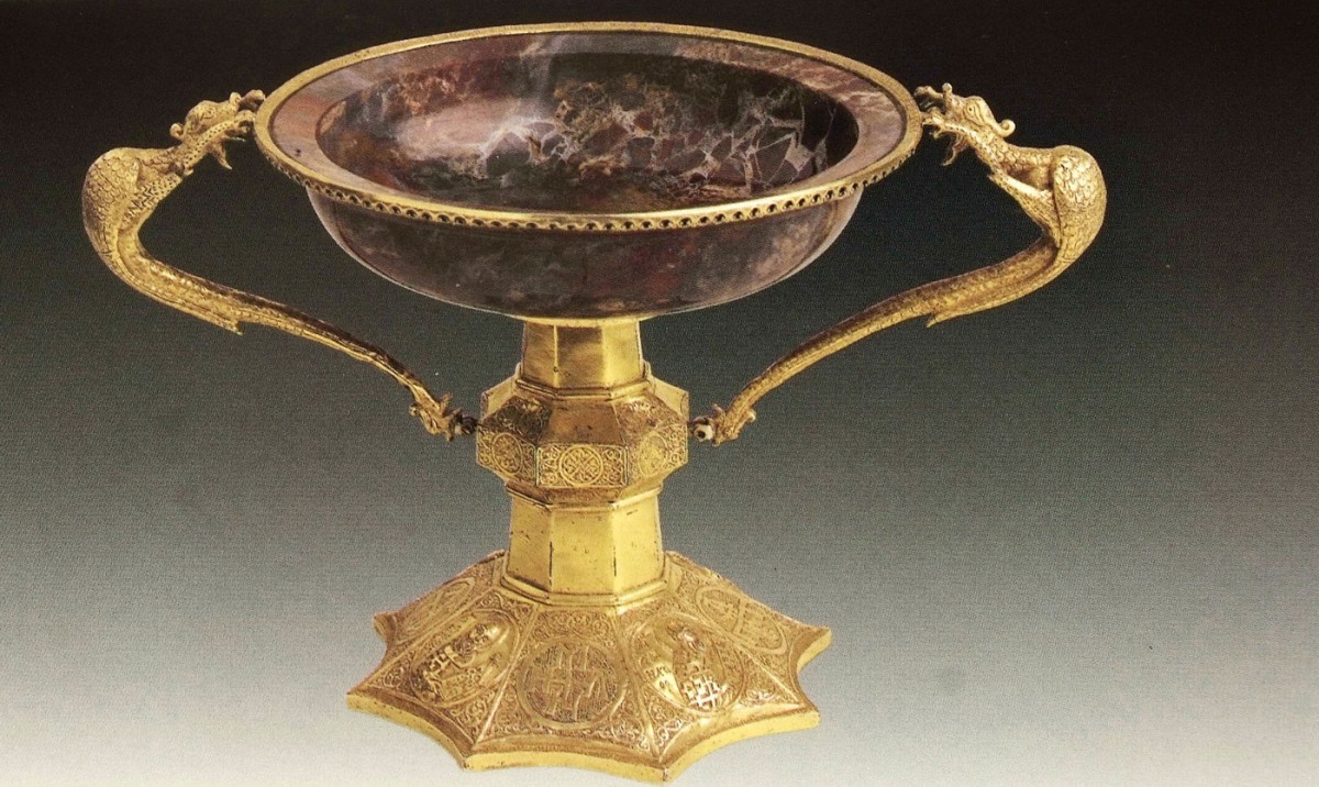 Fig. 18. “Iaspis/Jasper”: gift of Andronikos Palaiologos, despot of Thessaloniki (14th century glassware  from the Holy Great Monastery of Vatopedi ), “Ιερά Μεγίστη Μονή Βατοπαιδίου” (1996), vol. I, p. 45.