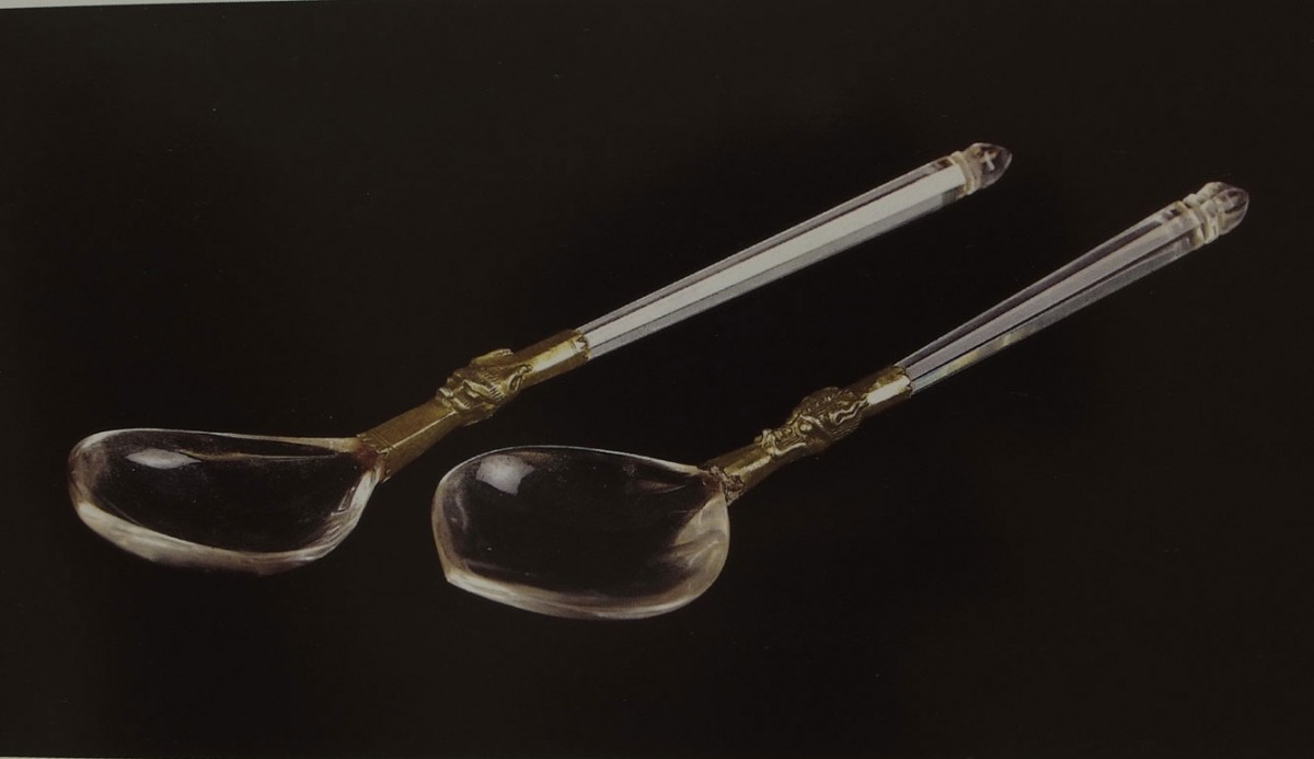 Fig. 19. “Kochliaria” (Spoons) (handles made of rock crystal with gold plated fittings, French craftsmanship, 2nd half of 14th century), “Ιερά Μεγίστη Μονή Βατοπαιδίου” (1996), vol. II, p. 501.