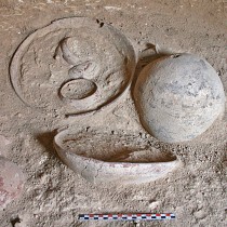 Erimi-Laonin: Roofed domestic units and unusual burial customs