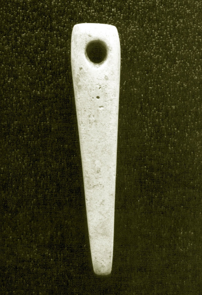 Fig. 1. Stone pendant-whetstone found in cist grave at Mazaraki. (Source: 12th E.P.C.A. archive)