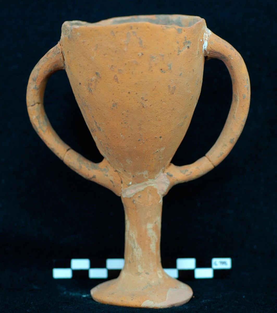 Fig. 7. Example of local handmade kylix of the “orange-red ware” coming from ancient Dodona. This is an imitation of a wheelmade Mycenaean prototype. (Source: 12th E.P.C.A. archive)