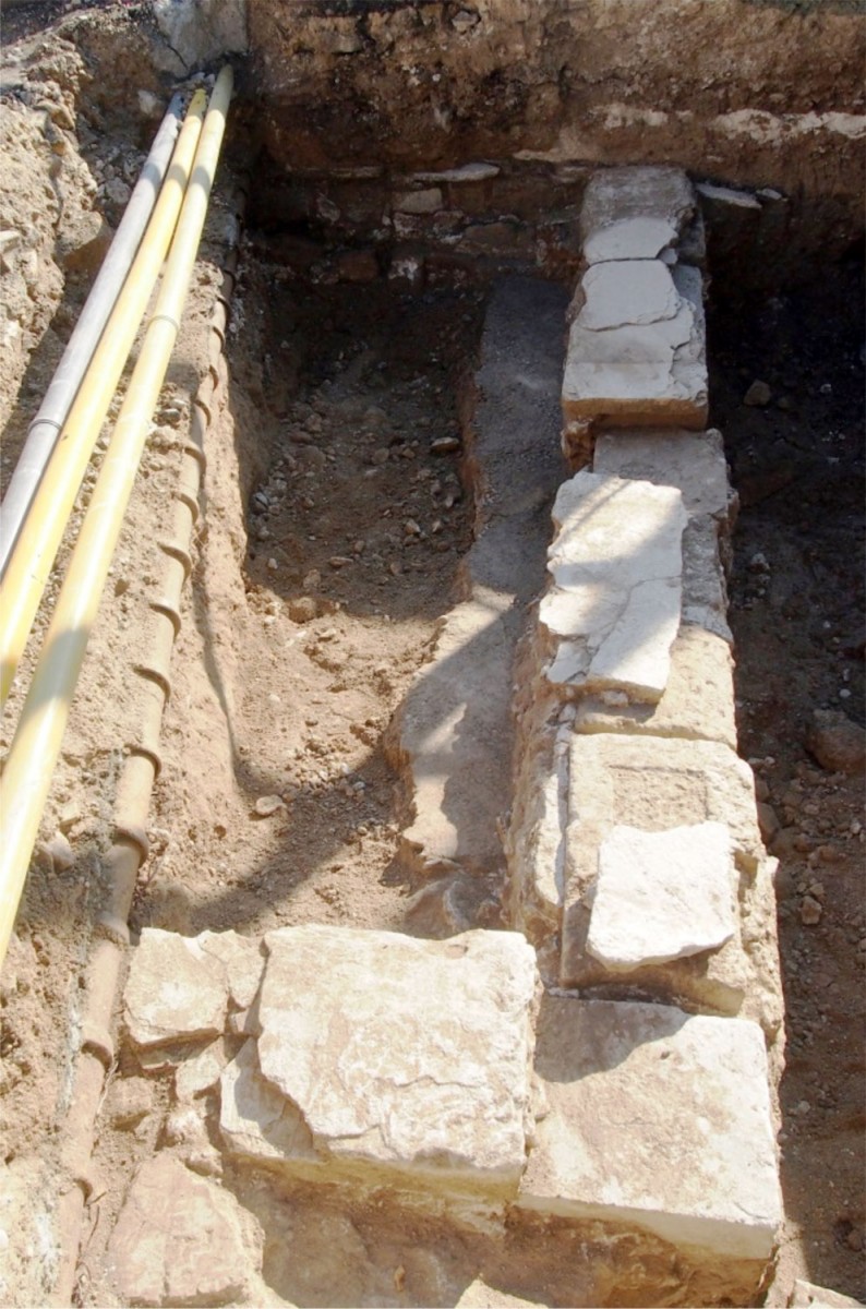 Fig. 3. Part of a rectangular building with remains of a pebbled floor and terracotta water pipes were uncovered at Orpheos Street. 