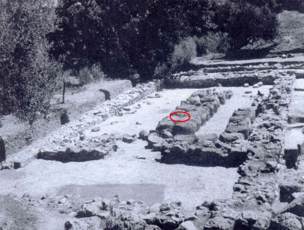 Fig. 2. The wine magazine of Nestor’s Palace from the souhwest (in 1958), on which is marked the location of the metal pole  of the new protection shelter (Carl W. Blegen, The Palace of Nestor at Pylos I, 1966, Fig. 253).