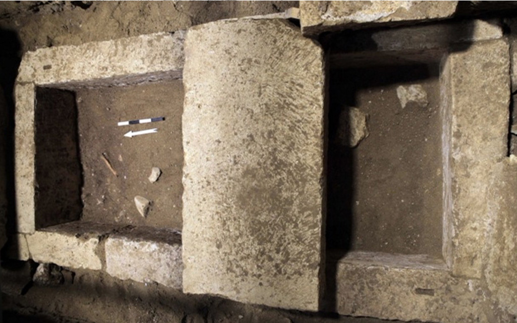 Amphipolis: The grave measures 3.23x1.56x1m. 