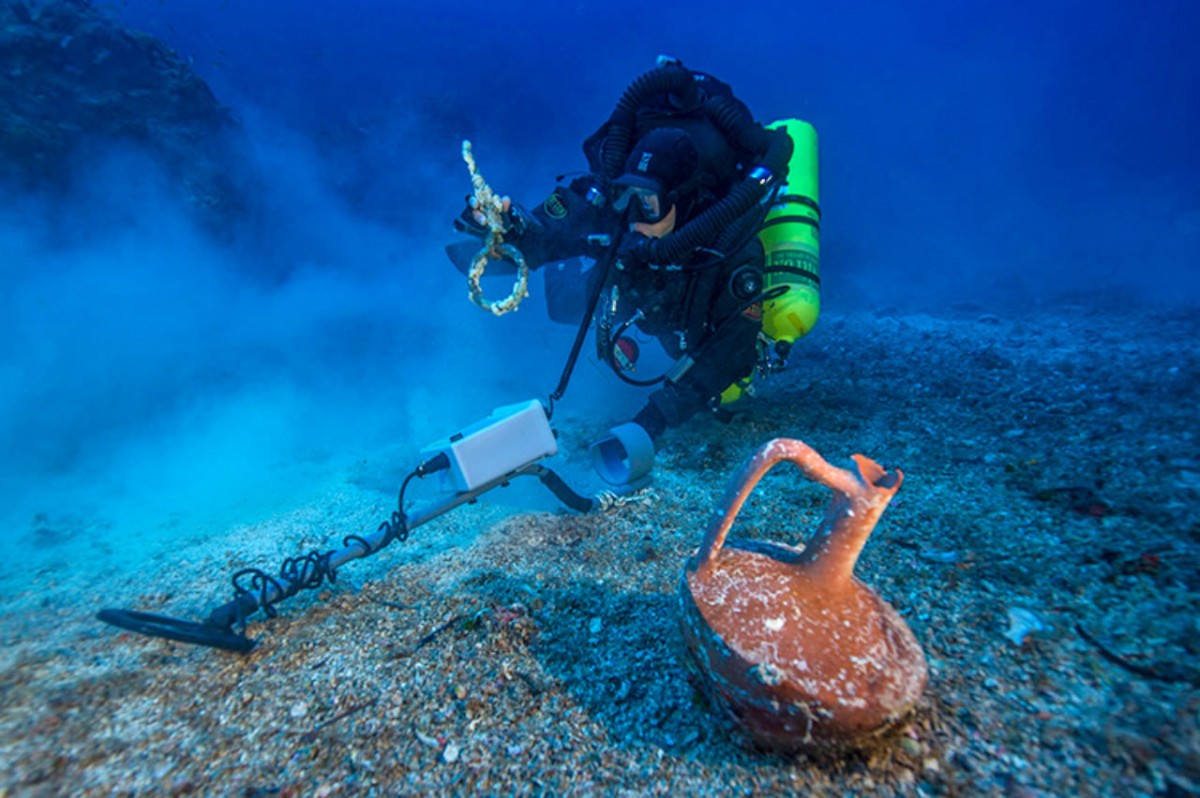 Metal detector survey of the shipwreck area. Photo Credit: ARGO, Brett Seymour.