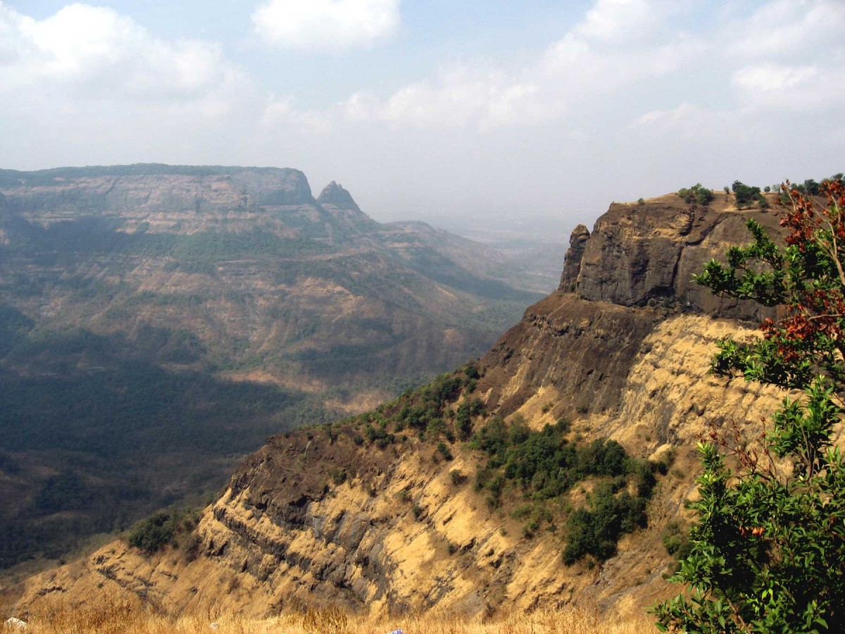 Deccan Traps near Matheran, east of Mumbai.