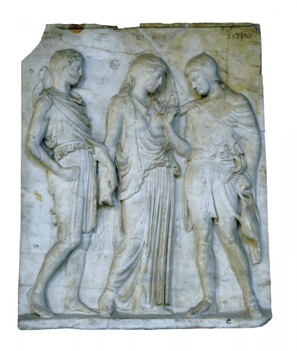 Marble relief with Orpheus, Eurydike and Hermes as Psychopompos (guide of souls)
Roman copy of the 1st c. BC/1st c. AD after a 5th c. BC Greek relief. Napoli, Museo Archeologico Nazionale
Photo © Su concessione del Ministero dei Beni e delle Attività Culturali e del Turismo – Soprintendenza per i Beni Archeologici di Napoli.
