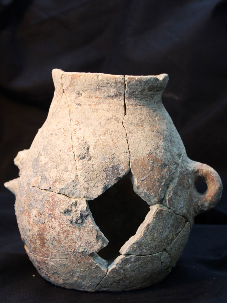 Fig. 1. A clay vessel with olive oil residue found inside, from 8,000 years ago. Photo: Israel Antiquities Authority.