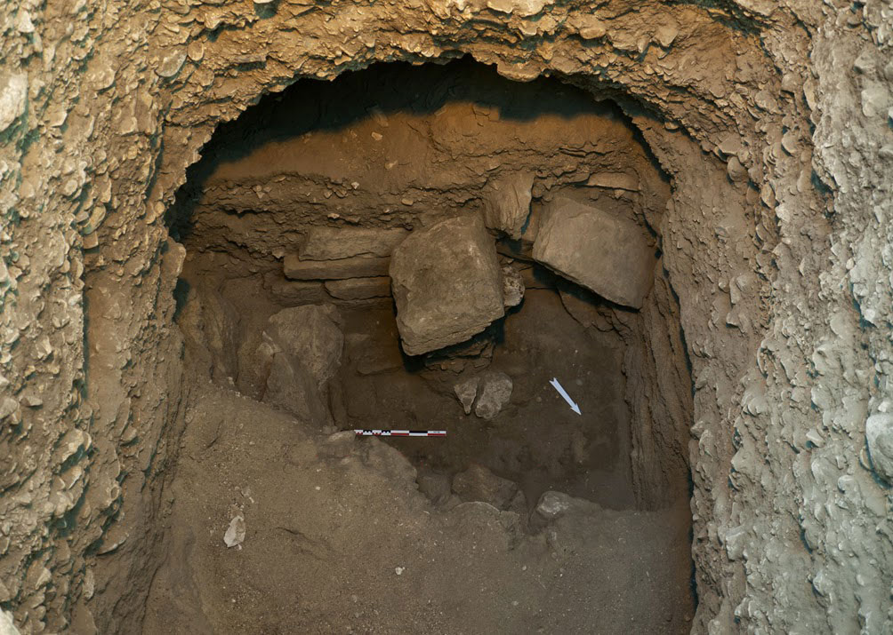 The funerary chamber has a stone door, the lower part of which was found in situ.