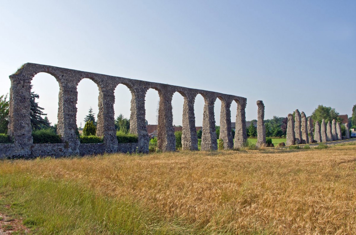 Roman aqueduct of Luynes (Credit: Daniel Jolivet).