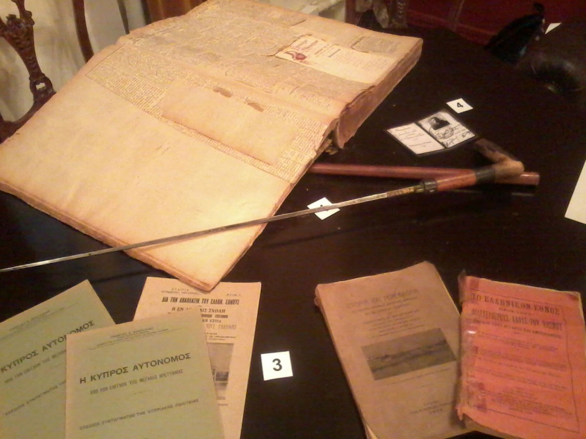 Fig. 6. Personal items of Georgios Frangoudis, founder of the Panteion University, from the exhibition «Συγγρού 136» (136 Syngrou Ave) (On loan to the exhibition by his grandson Mr Georgios Frangoudis). 