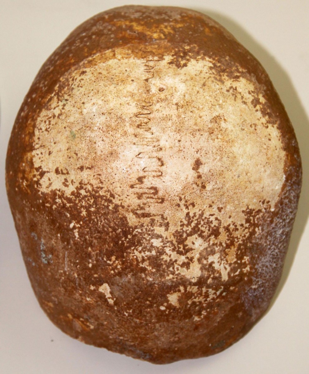 The Manot calotte (original) is in the top view. Well visible are the skull sutures and the brownish calcite patina. Credit: Copyright: Gerhard Weber.

