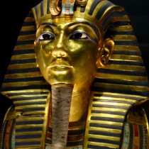 Tutankhamun’s broken beard