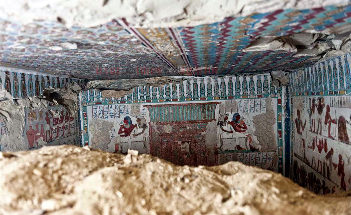 Wall paintings featuring the owner of the tomb and his wife.