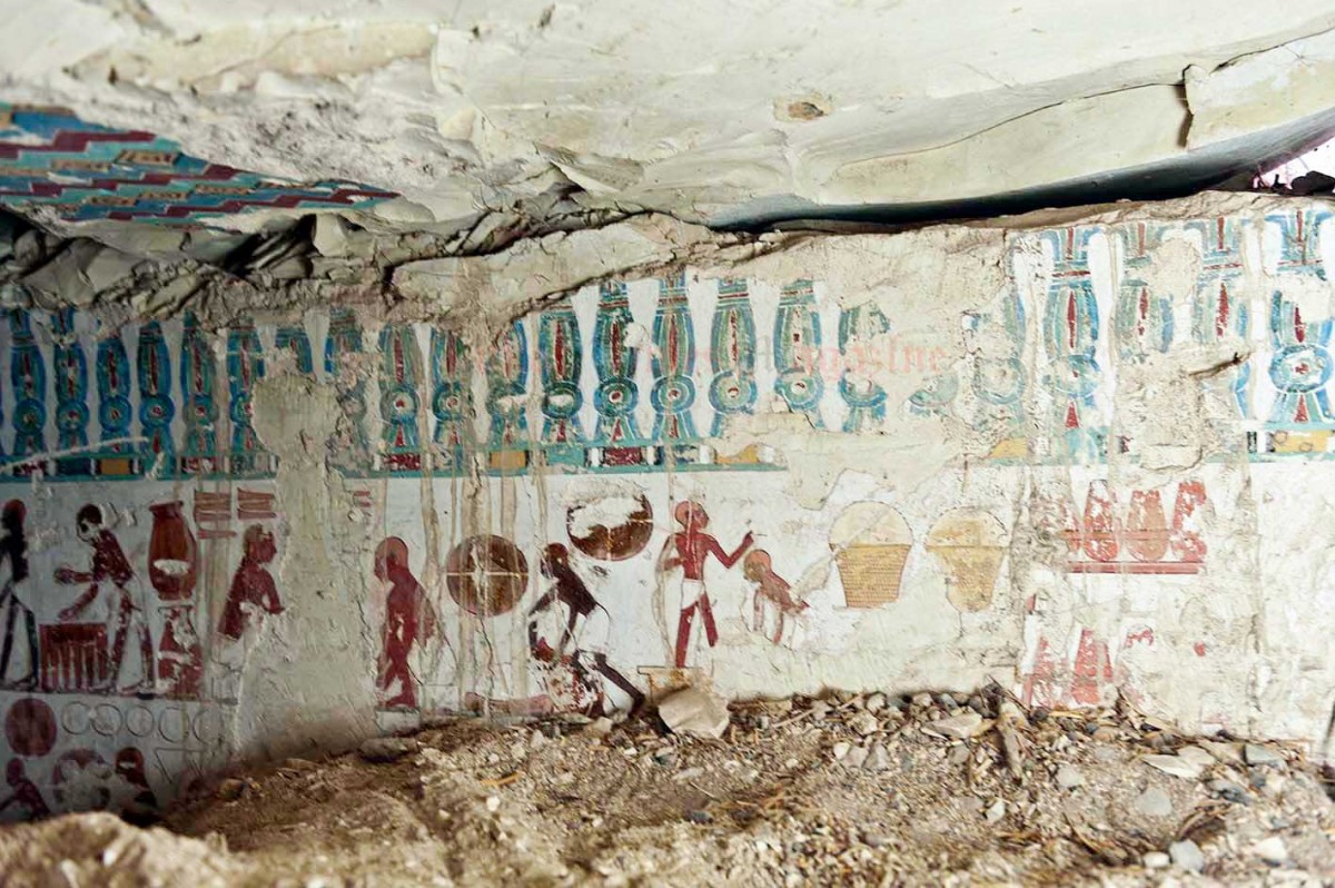 Daily life scenes depicted on the wall paintings of the tomb.