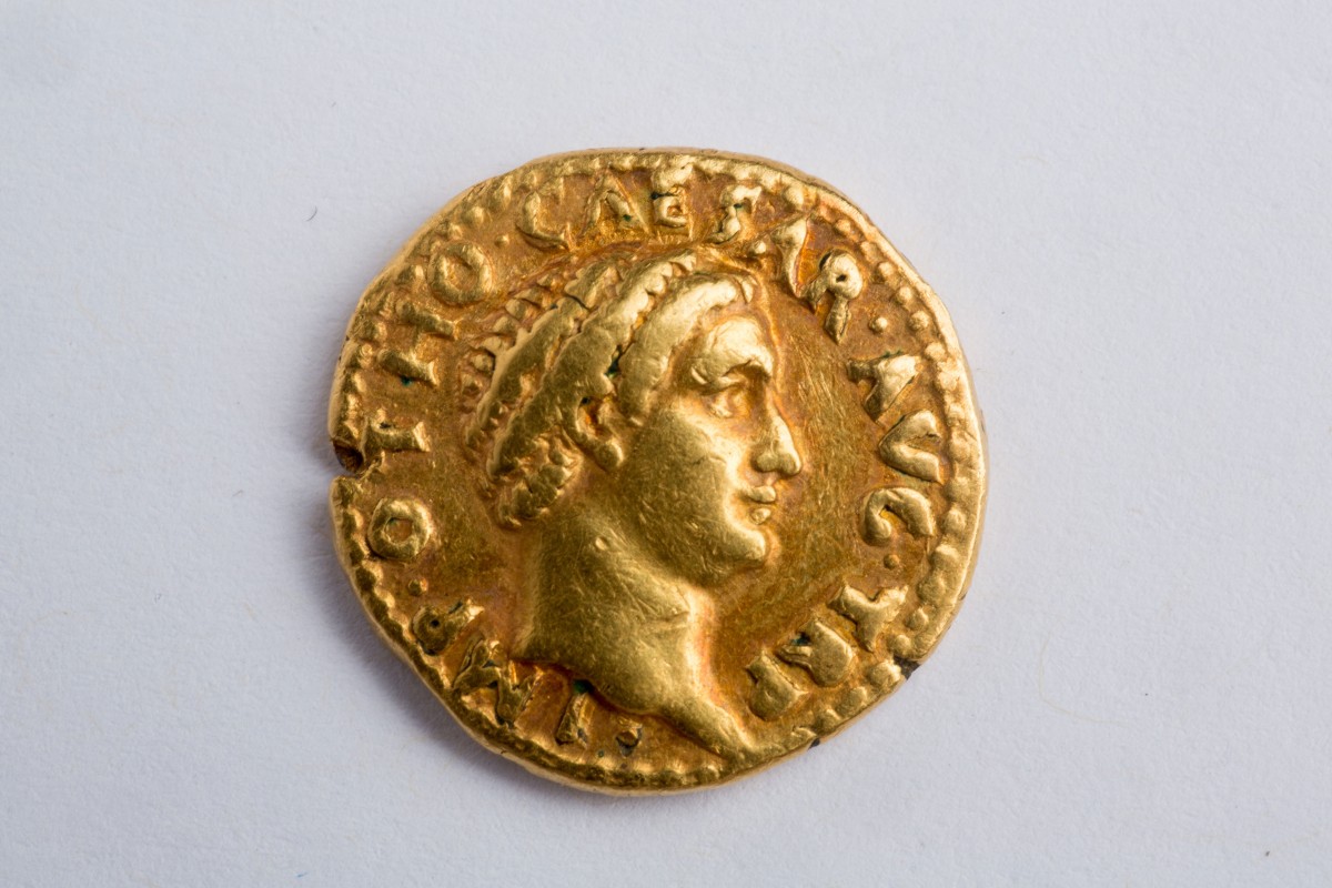 View of a “remarkably rare” coin — a gold aureus of the Roman emperor Otho, who reigned for a mere three months in A.D. 69. Photo Credit: Douglas Levere.