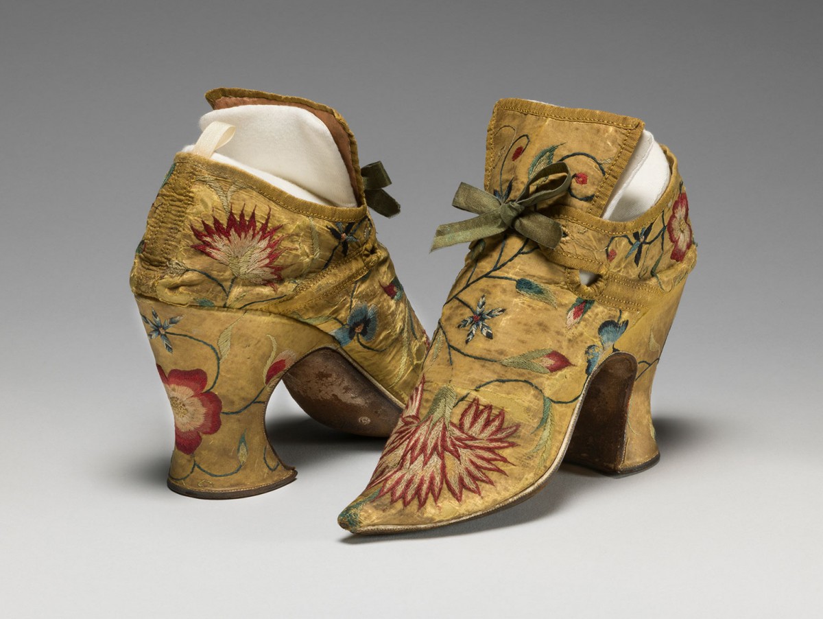 Unidentified English maker, Silk taffeta shoes, bound with ribbon, c.1700 to c.1749
© Fitzwilliam Museum, Cambridge