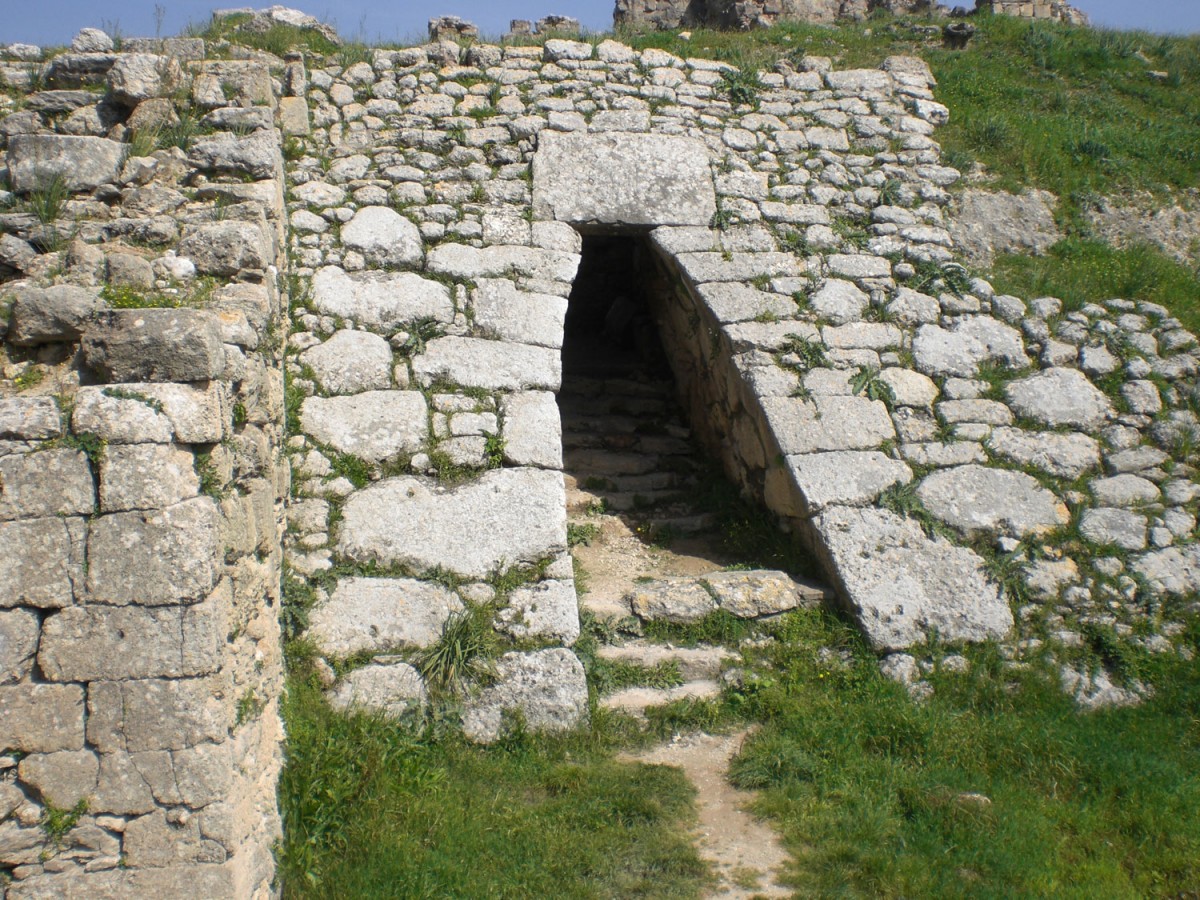 North west gate of Ugarit. Photo: Panagiotis Kontolaimos.