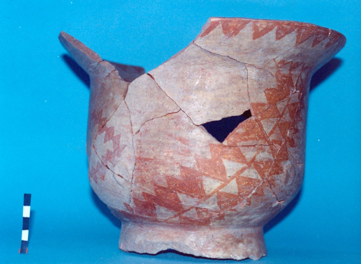 Fig. 4. Varemeni Goules, decorated vessel of the Middle Neolithic period.
