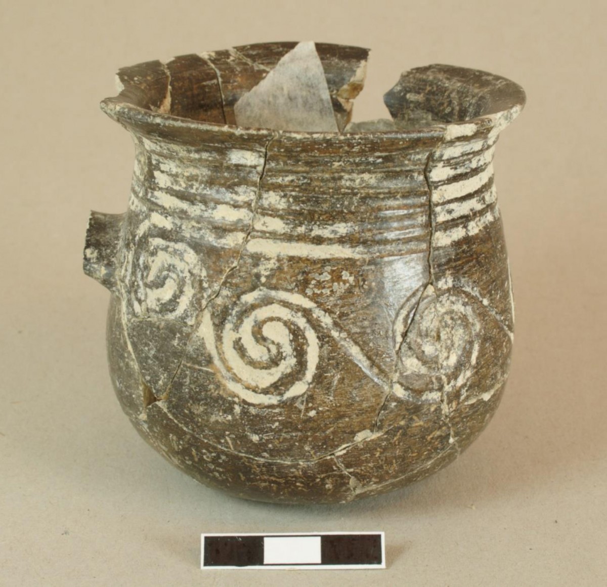Fig. 1. One-handled cup with grooved decoration from Dhaskalio Phase C. 