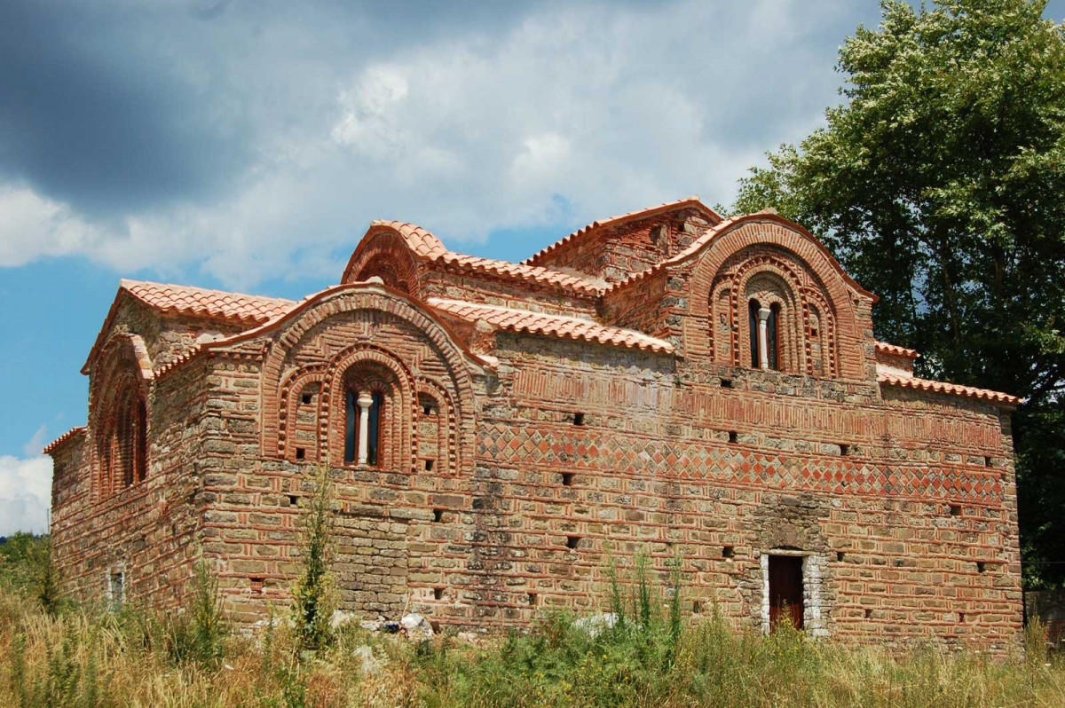 Fig. 2. View of the West and South side of the Katholikon of the Red Church. (Private collection of Angelos Sinanis.)