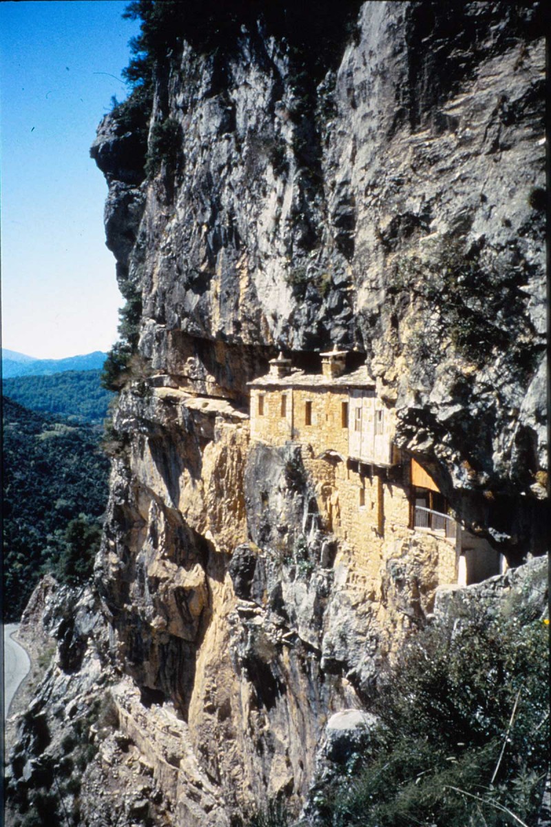 Fig. 6. View of the building complex of the Holy Monastery of the Virgin Mary’s Dormition or Kipinas. (Private collection of Angelos Sinanis.)